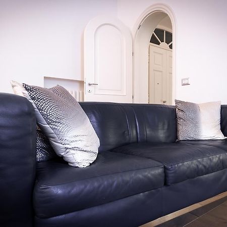 Como Design Apartment - Bymyhomeincomo Bagian luar foto